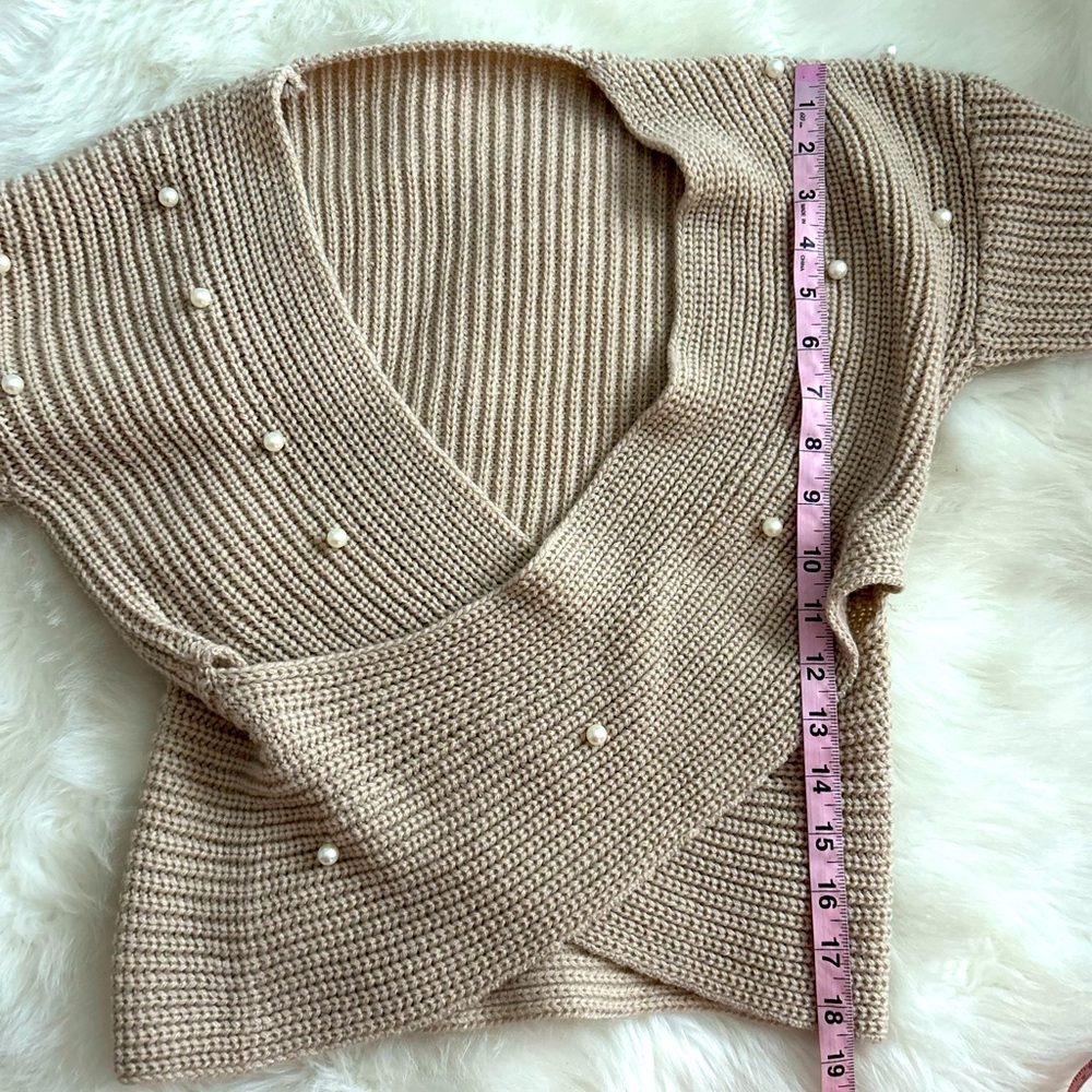 Elegant Cream Sweater with Pearl Accents - Picture 8 of 9